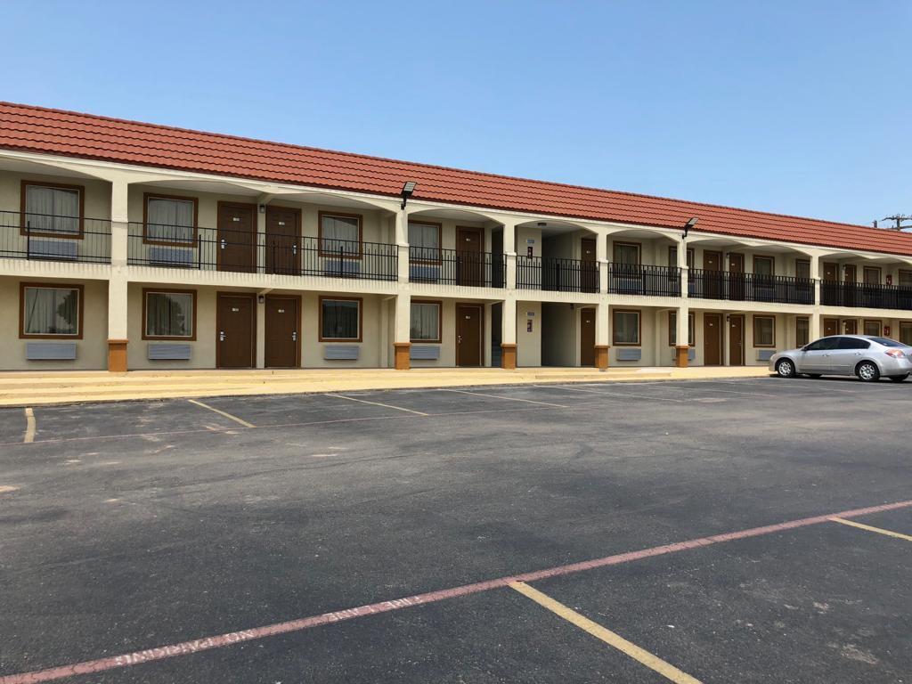 Days Inn By Wyndham Гейнсвил Екстериор снимка
